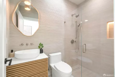 Bath - 651 Stamm Ave, Mountain View, CA 94040 photo 6 of 9