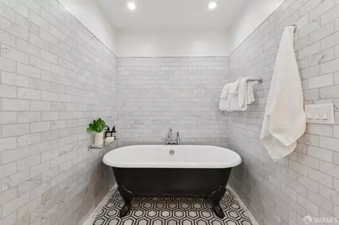 Bath - 1 Rausch St #D, San Francisco, CA 94103 photo 3 of 4