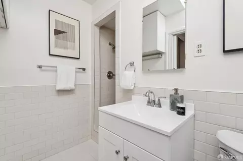 Bath - 2075 35th Ave, San Francisco, CA 94116 photo 2 of 5