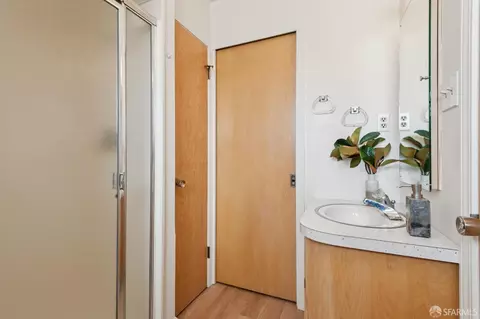 Bath - 2075 35th Ave, San Francisco, CA 94116 photo 5 of 5