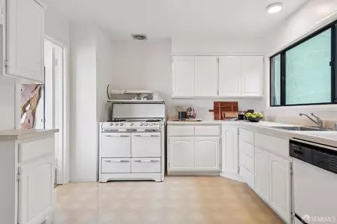 Kitchen - 2075 35th Ave, San Francisco, CA 94116 photo 3 of 3
