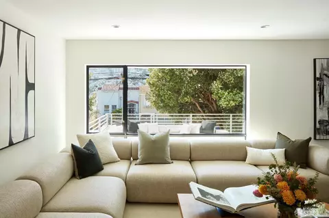 Living - 481 Diamond St, San Francisco, CA 94114 photo 5 of 6
