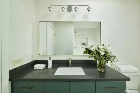 Bath - 481 Diamond St, San Francisco, CA 94114 photo 4 of 5