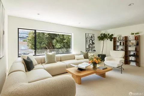 Living - 481 Diamond St, San Francisco, CA 94114 photo 4 of 6