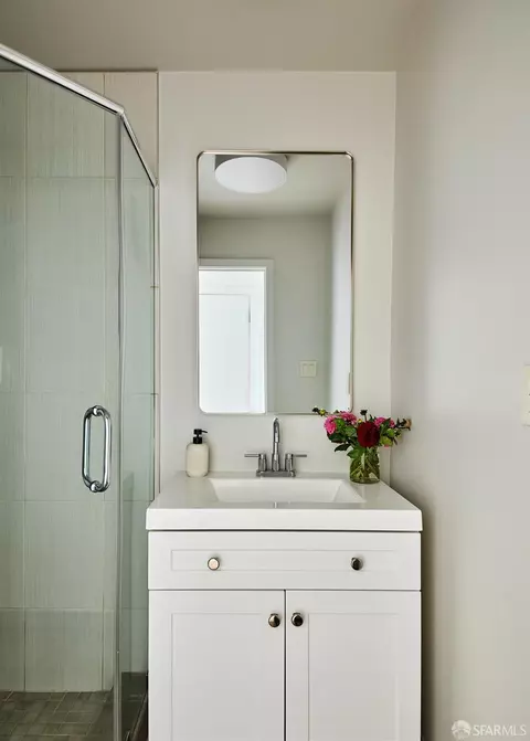 Bath - 481 Diamond St, San Francisco, CA 94114 photo 5 of 5