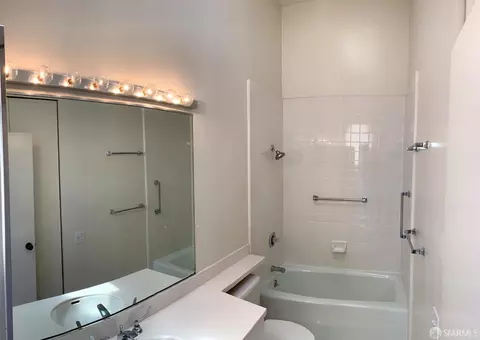 Bath - 640 Davis St #5, San Francisco, CA 94111 photo 2 of 2