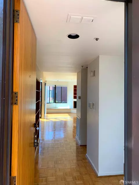 Entry Way - 640 Davis St #5, San Francisco, CA 94111 photo 1 of 3