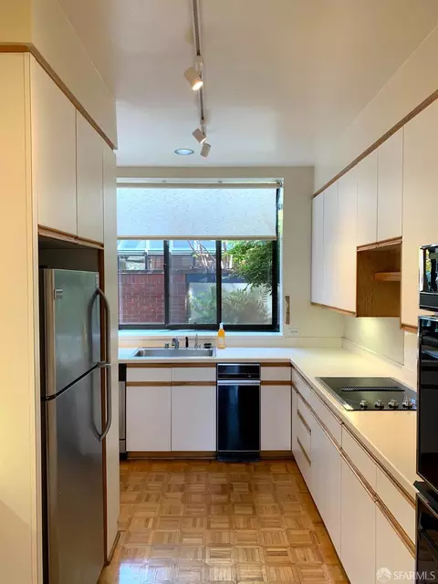Kitchen - 640 Davis St #5, San Francisco, CA 94111 photo 4 of 4