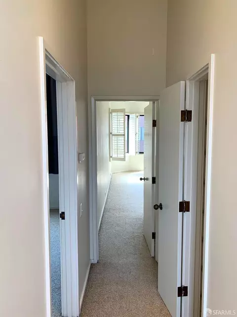Entry Way - 640 Davis St #5, San Francisco, CA 94111 photo 3 of 3