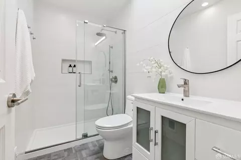 Bath - 15 Harold Ave, San Francisco, CA 94112 photo 1 of 2