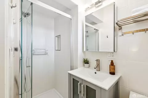 Bath - 15 Harold Ave, San Francisco, CA 94112 photo 2 of 2