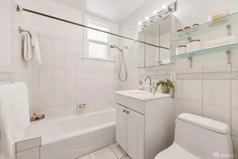 Bath - 524 39th Ave, San Francisco, CA 94121 photo 1 of 2