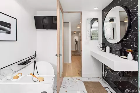 Bath - 421 27th St, San Francisco, CA 94131 photo 4 of 9