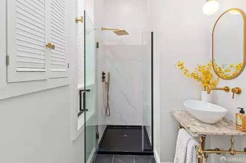 Bath - 421 27th St, San Francisco, CA 94131 photo 2 of 9