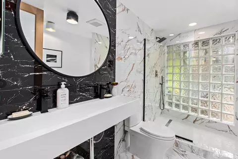 Bath - 421 27th St, San Francisco, CA 94131 photo 7 of 9