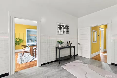Entry Way - 522 35th Ave, San Francisco, CA 94121 photo 1 of 2