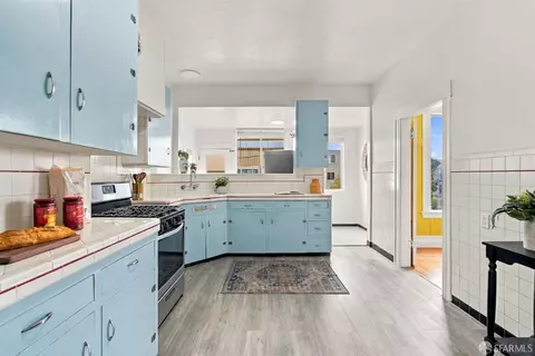 Kitchen - 522 35th Ave, San Francisco, CA 94121 photo 4 of 4