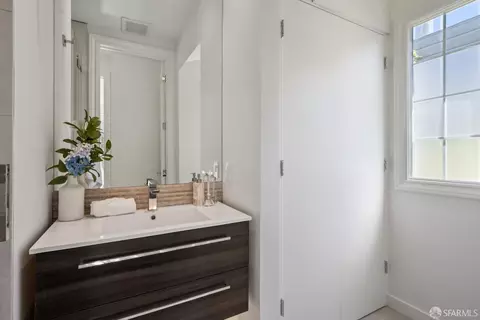 Bath - 3816 19th St, San Francisco, CA 94114 photo 3 of 5