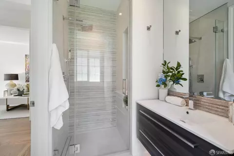 Bath - 3816 19th St, San Francisco, CA 94114 photo 2 of 5