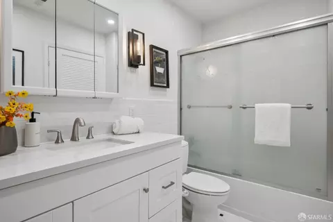 Bath - 3816 19th St, San Francisco, CA 94114 photo 4 of 5