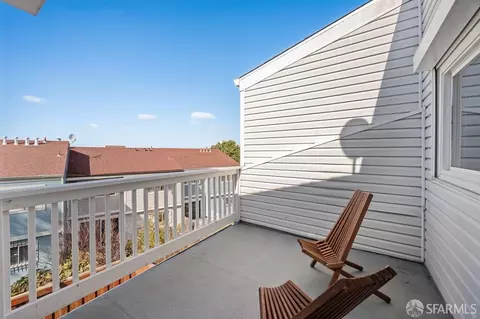 Exterior - 5 Richards Cir, San Francisco, CA 94124 photo 4 of 9