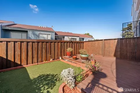 Exterior - 5 Richards Cir, San Francisco, CA 94124 photo 6 of 9