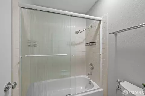 Bath - 5 Richards Cir, San Francisco, CA 94124 photo 3 of 3