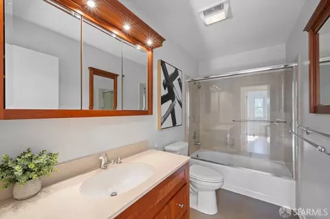 Bath - 5 Richards Cir, San Francisco, CA 94124 photo 1 of 3