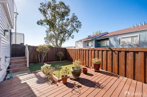 Exterior - 5 Richards Cir, San Francisco, CA 94124 photo 9 of 9