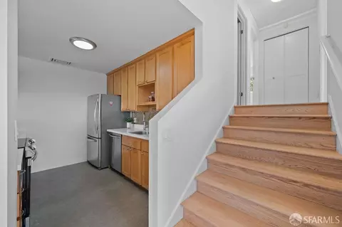 Entry Way - 5 Richards Cir, San Francisco, CA 94124 photo 2 of 2