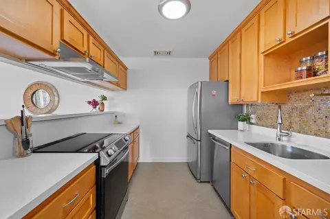 Kitchen - 5 Richards Cir, San Francisco, CA 94124 photo 2 of 3