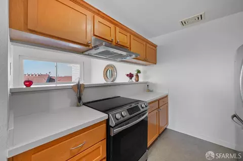Kitchen - 5 Richards Cir, San Francisco, CA 94124 photo 3 of 3