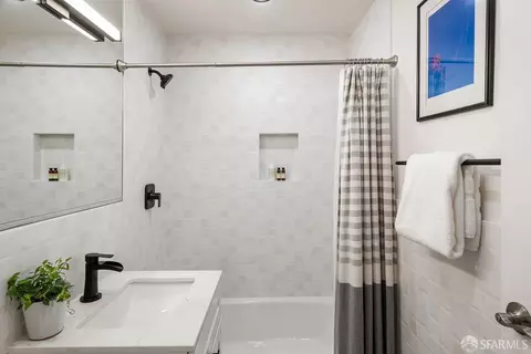 Bath - 775 Congo St, San Francisco, CA 94131 photo 3 of 3