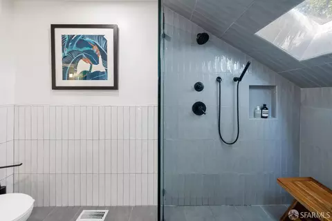 Bath - 775 Congo St, San Francisco, CA 94131 photo 2 of 3