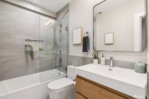 Bath - 444 4th Ave, San Francisco, CA 94118 photo 4 of 6