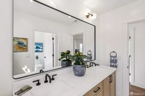 Bath - 1415 Oxford St, Berkeley, CA 94709 photo 4 of 7