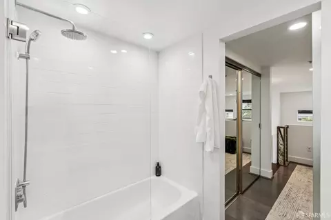Bath - 2501 Harrison St #2, San Francisco, CA 94110 photo 3 of 5