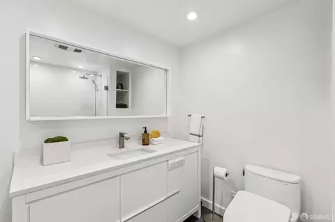 Bath - 2501 Harrison St #2, San Francisco, CA 94110 photo 2 of 5
