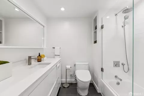 Bath - 2501 Harrison St #2, San Francisco, CA 94110 photo 1 of 5