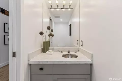 Bath - 2501 Harrison St #2, San Francisco, CA 94110 photo 4 of 5