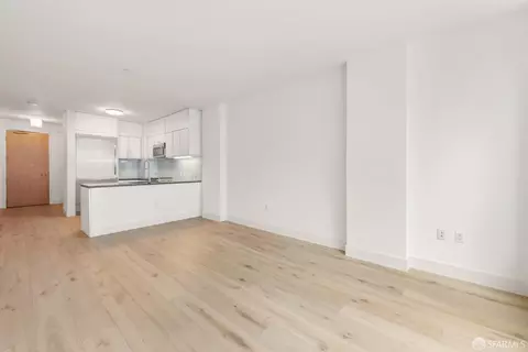 Living - 318 Spear St #4E, San Francisco, CA 94105 photo 4 of 9