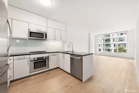 Kitchen - 318 Spear St #4E, San Francisco, CA 94105 photo 2 of 3