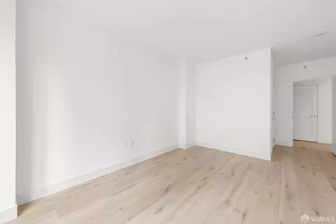 Living - 318 Spear St #4E, San Francisco, CA 94105 photo 7 of 9