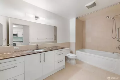 Bath - 318 Spear St #4E, San Francisco, CA 94105 photo 2 of 2