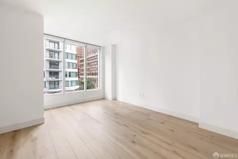 Living - 318 Spear St #4E, San Francisco, CA 94105 photo 6 of 9