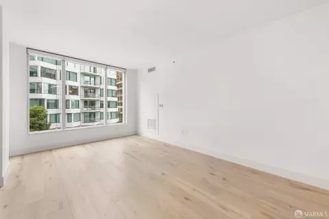 Living - 318 Spear St #4E, San Francisco, CA 94105 photo 3 of 9