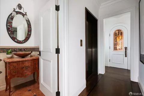Entry Way - 459 32nd Ave, San Francisco, CA 94121 photo 2 of 8