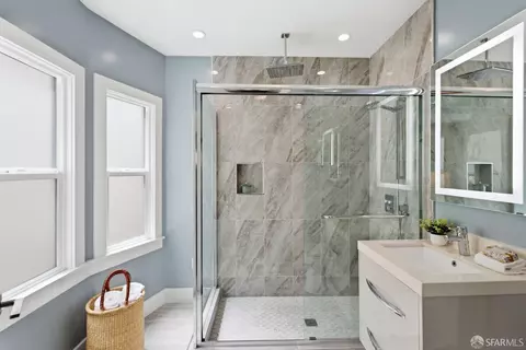 Bath - 737 Huron Ave, San Francisco, CA 94112 photo 3 of 5