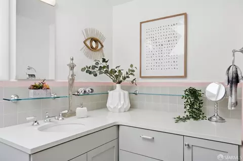 Bath - 484 29th St, San Francisco, CA 94131 photo 1 of 5