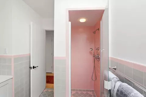 Bath - 484 29th St, San Francisco, CA 94131 photo 3 of 5